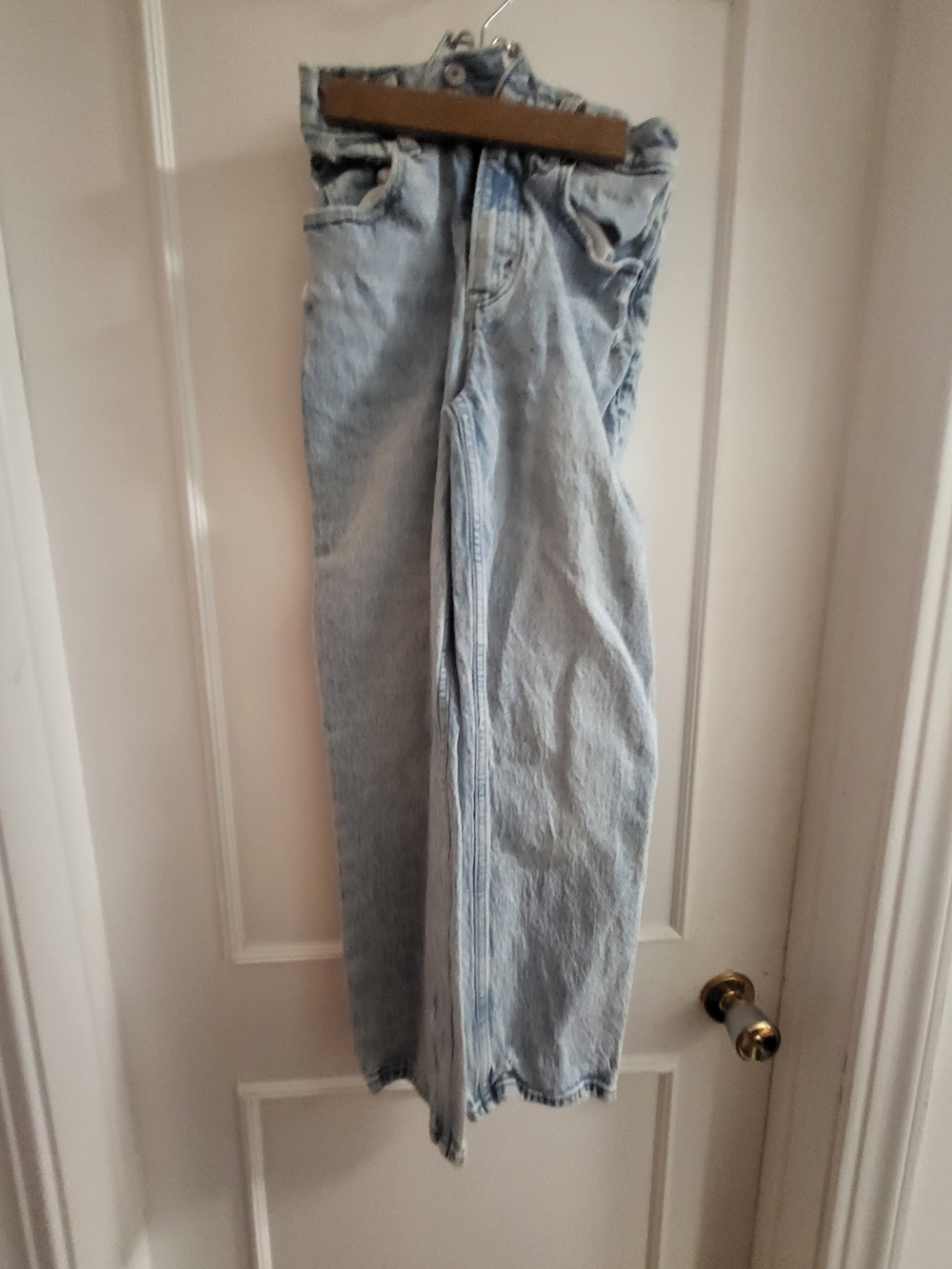 Ambercrombie And Finch Light Wash Women’s Ultra High-Rise  Jeans